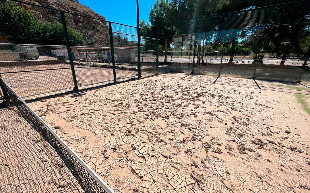 Estado actual de la pista de pádel de Albalate del Arzobispo./ Ayto.