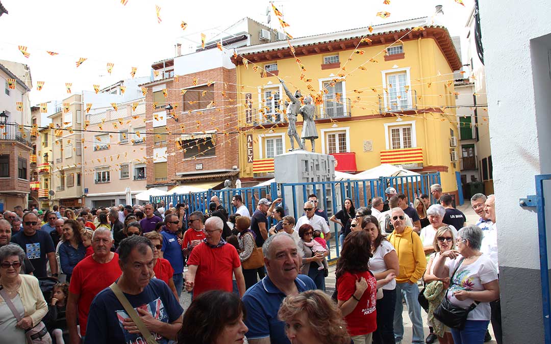 Desfile de carrozas 2024 en Albalate del Arzobispo. / B. Severino