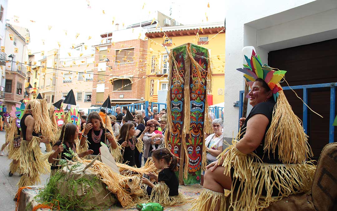 Primer premio del desfile de carrozas 2024 en Albalate del Arzobispo. / B. Severino
