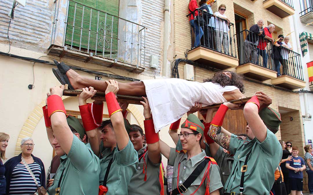 Desfile de carrozas 2024 en Albalate del Arzobispo. / B. Severino