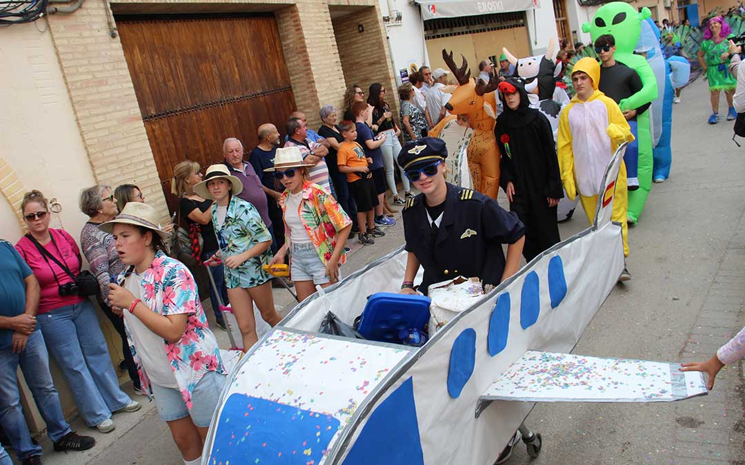 Segundo premio del desfile de carrozas 2024 en Albalate del Arzobispo. / B. Severino