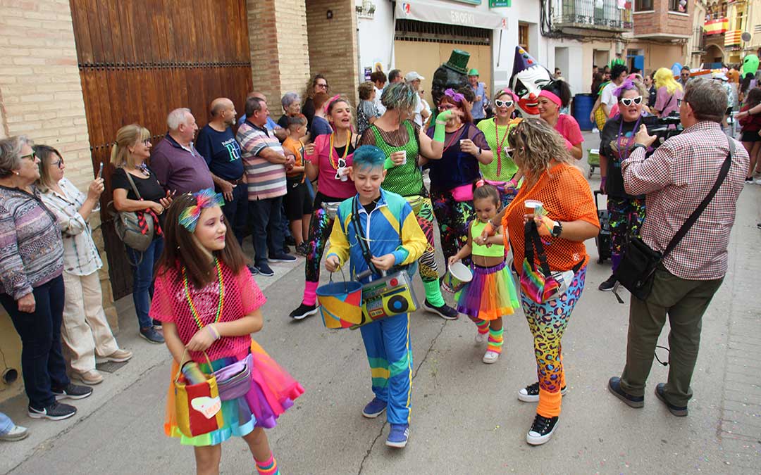 Desfile de carrozas 2024 en Albalate del Arzobispo. / B. Severino