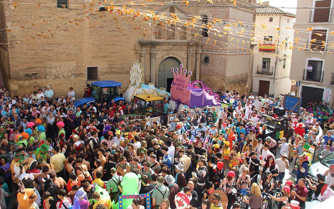 Listos en Albalate para el estallido festivo. / B. Severino