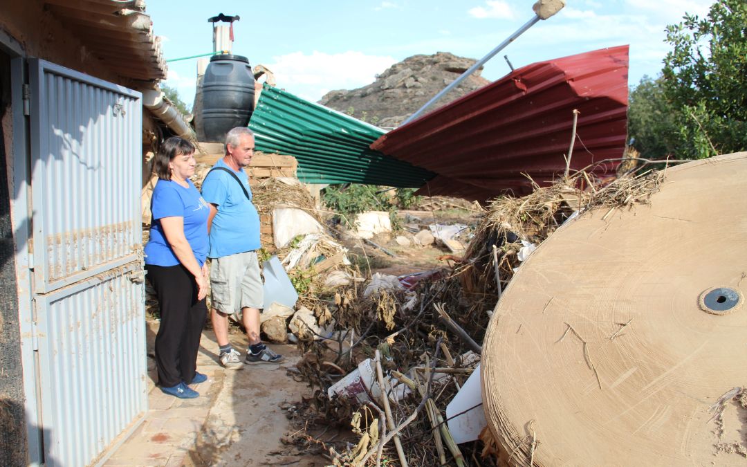 El masico ubicado en la Val de Urrea de Ana Arnas y Carlos Pérez, en Albalate, quedó totalmente arrasado. El agua se llevó por delante todo el huerto y maquinaria ubicado en él./ Beatriz Severino.