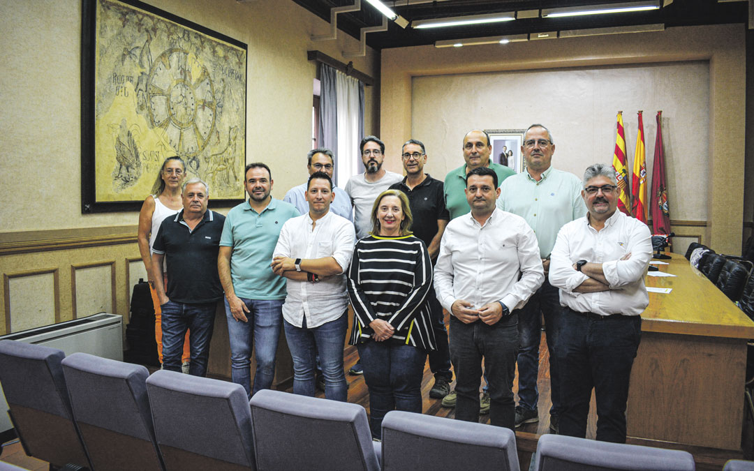 Alcaldes y presidentes comarcales desde La Cartuja a Valdealgorfa se reunieron este lunes en Alcañiz./ Marina Monreal