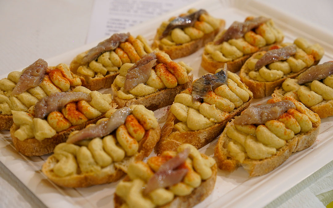 Elaborados bocados de cena en el antiguo mercado. / La COMARCA