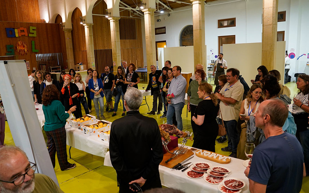 Explicación de las DOS Melocotón de Calanda y Jamón de Teruel. / La COMARCA