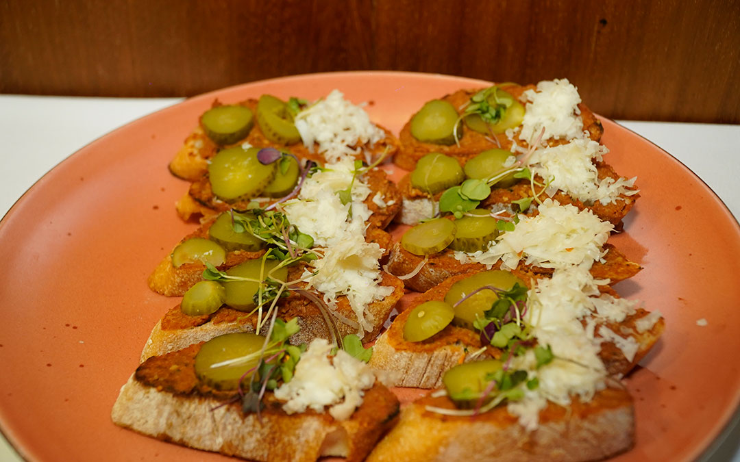 Deliciosas tapas elaboradas para la ocasión en la comida. / La COMARCA