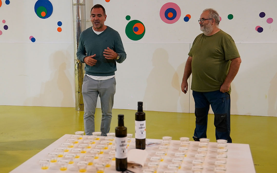 Cata de aceite con Apadrinaunolivo.org. / La COMARCA