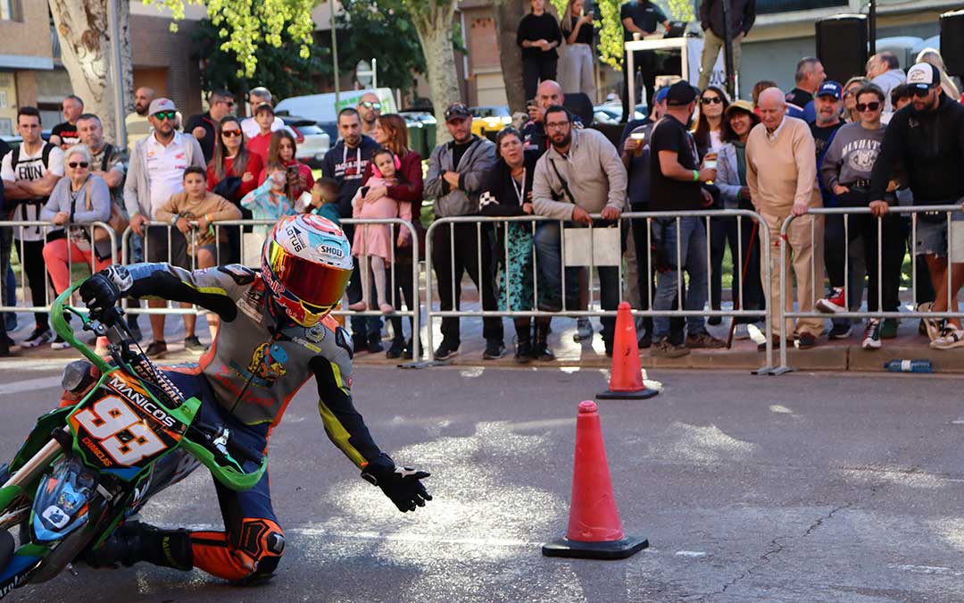 Acrobacias en la avenida Huesca como actividad extra durante este fin de semana de Superbikes./ Sandra Jiménez.