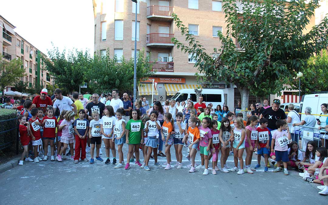 Ambiente en la Milla Popular Carrera Solidaria de Fiestas. / B. Severino