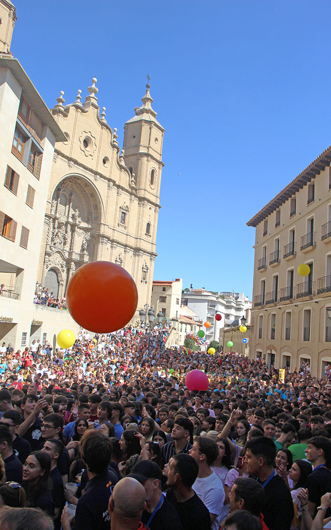 Chupinazo de las fiestas de Alcañiz 2024. / B. Severino