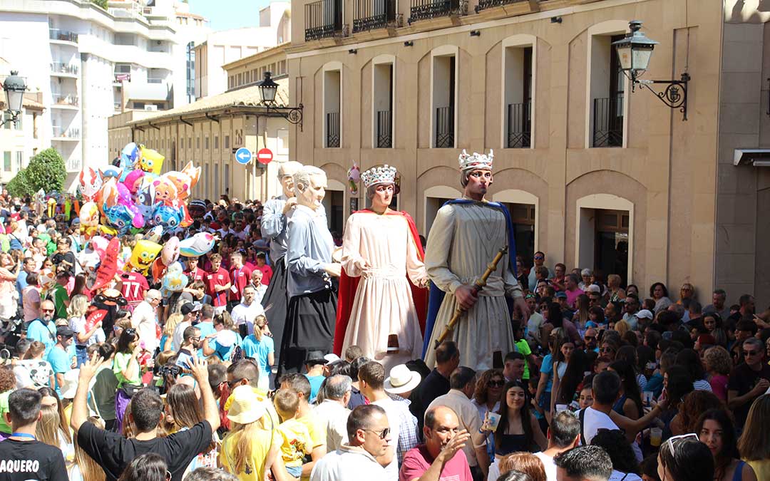 Chupinazo de las fiestas de Alcañiz 2024. / B. Severino