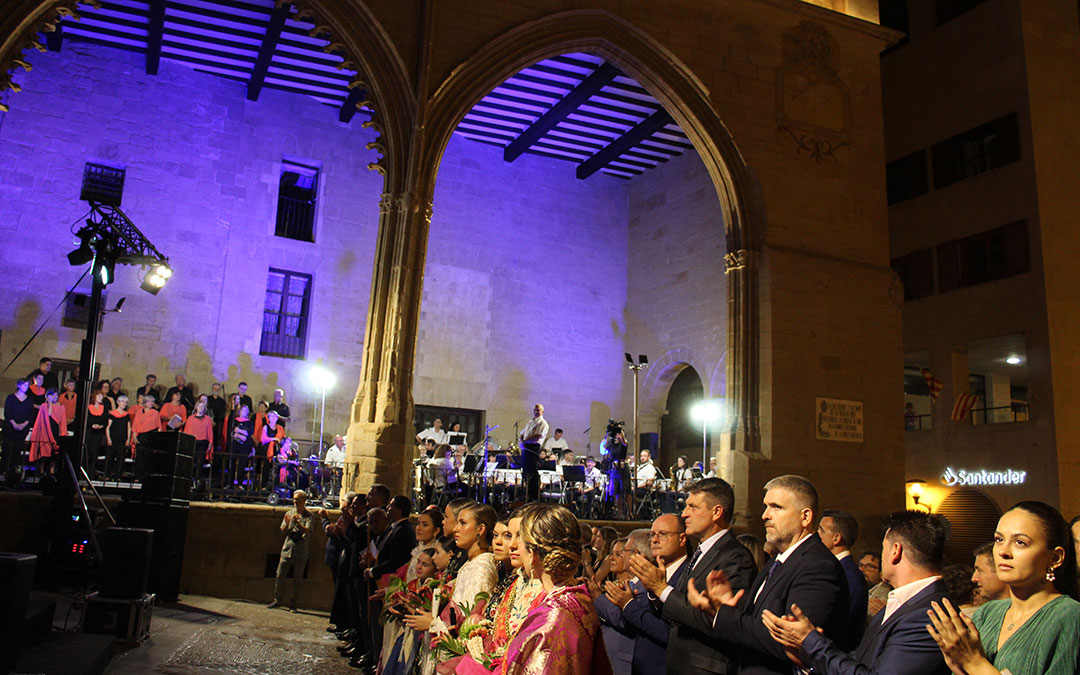 La Banda y el Coro Ciudad de Alcañiz musicaron la noche e interpretaron el himno aragonés para cerrar. / B. Severino