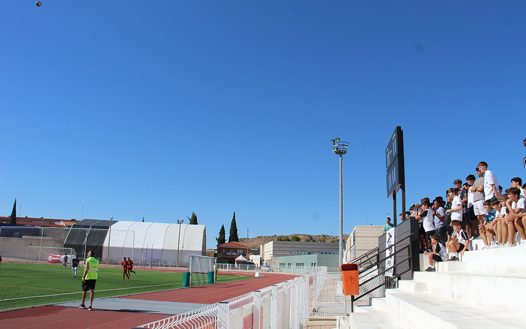'Frente Blaquinegro', la grada joven del Alcañiz C.F. / B.S.