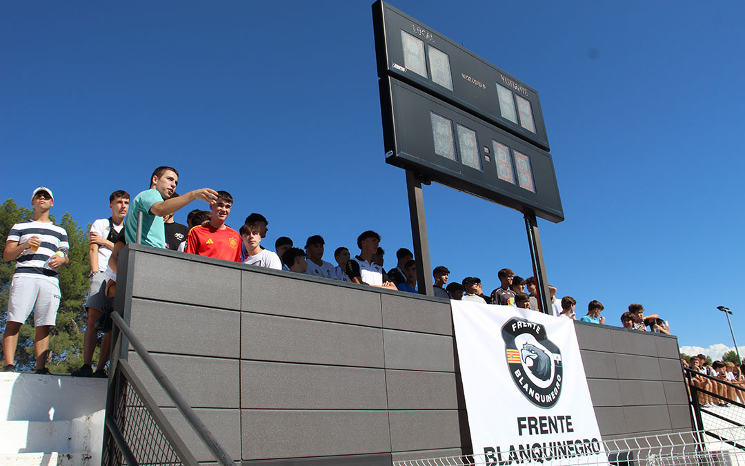 'Frente Blaquinegro', la grada joven del Alcañiz C.F. / B.S.