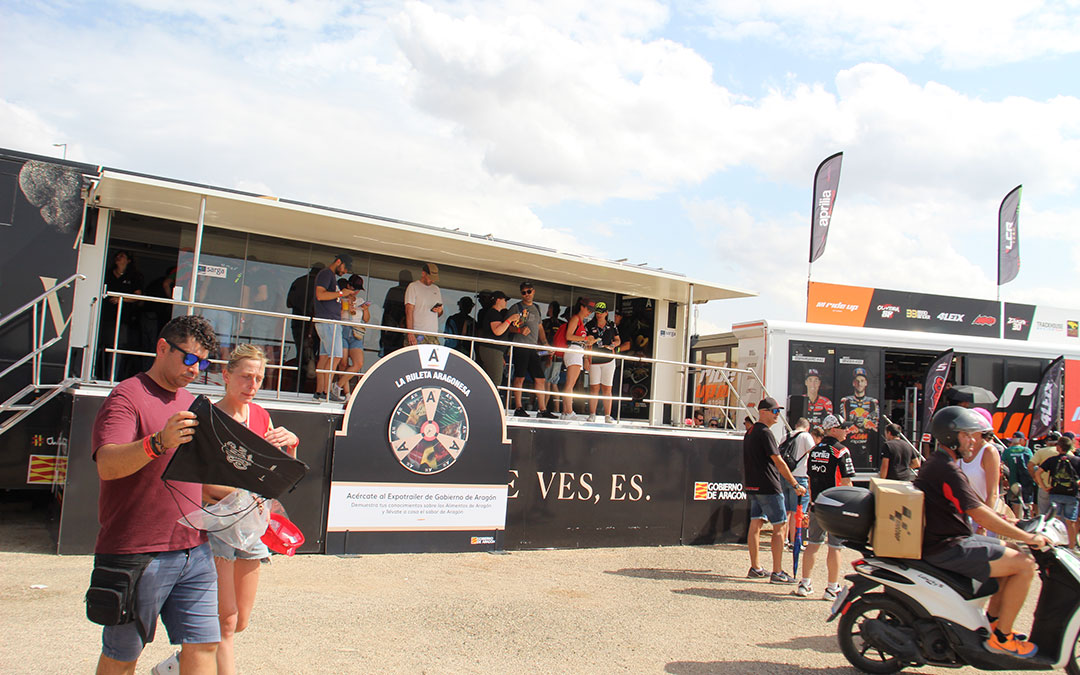 Expotrailer de Aragón Alimentos Nobles en MotoGP en el Fan Festival. / B. Severino