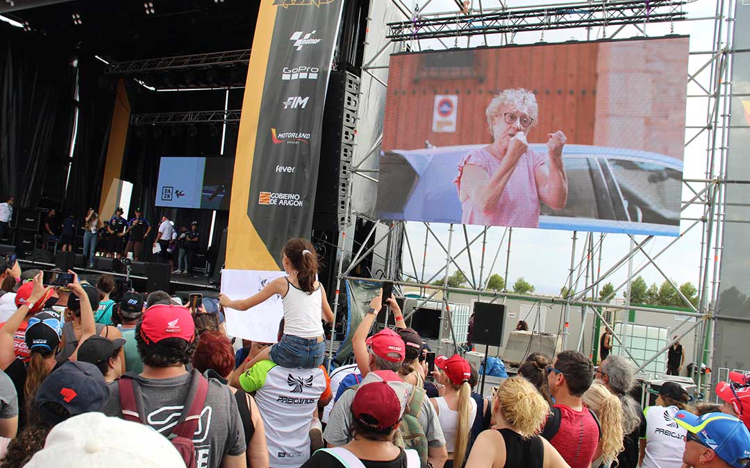 Valdealgorfa presente con Rins en el Fan Festival. / B. Severino