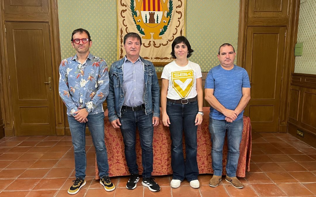 Jorge Panadés, gerente de Motorland; Javier Martínez, presidente del Club Motociclista de Alcañiz; Marta Alquézar, concejal de Festejos; y Jesús Vaquero, presidente del Real Automóvil Club Circuito Guadalope, este lunes en rueda de prensa./ C.O.