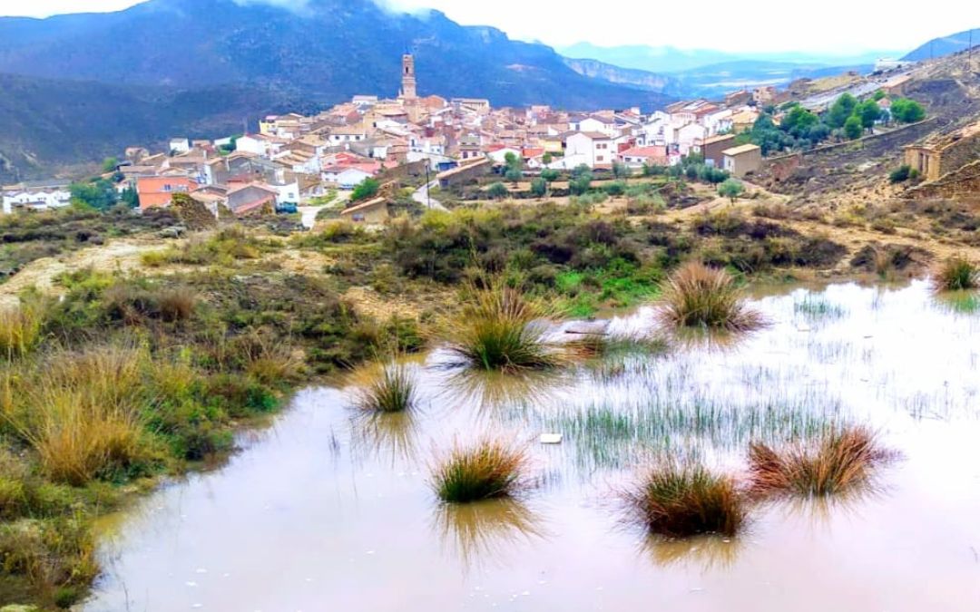 Destrozos por las lluvias en Ariño, una de las localidad que sufrió cortes de agua./ L.C.
