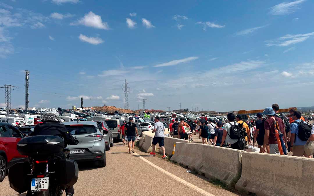 Retenciones a la salida del Gran Premio de Moto GP, este domingo./ L.C.