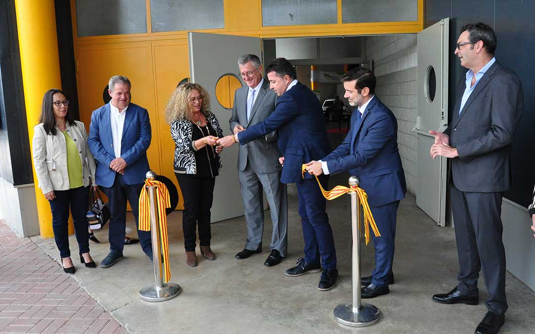 El alcalde Herrero ha estado arropado por el consejero Blasco, el director general de Ferias y el alcalde de Andorra, entre otros./ J.L.