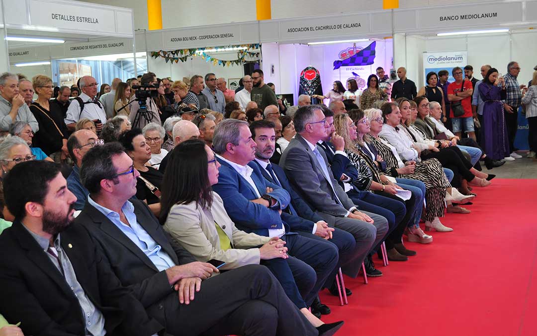 La inauguración ha contado con presencia institucional. /J.L.