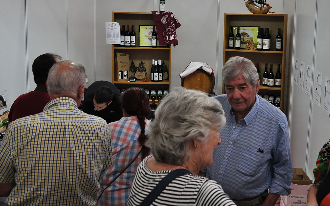 Ambiente en la feria, en la imagen, Bodegas Guallart./ J.L.
