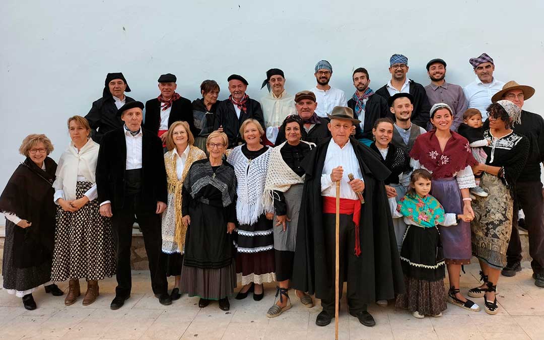 Más de 70 personas hicieron retornar las calles del municipio al S.XIX./ J.B.