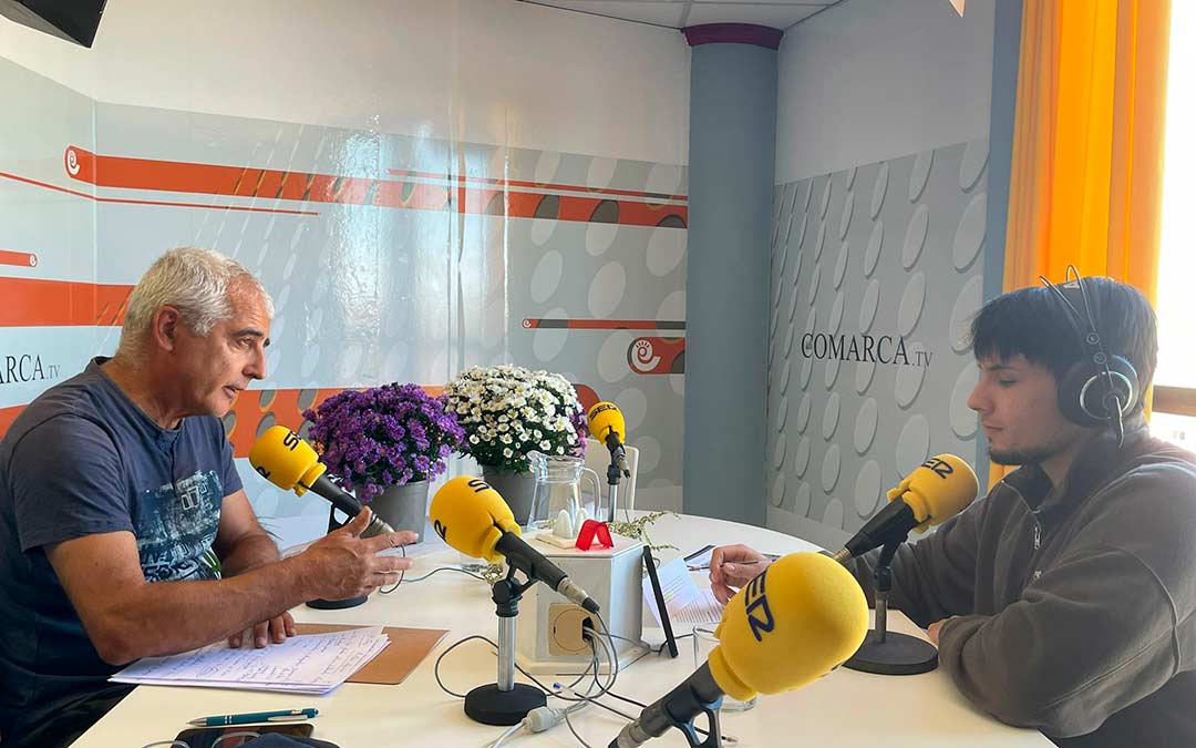 'Espacio verde' con Javier Carela en el estudio de Radio La Comarca./RLC