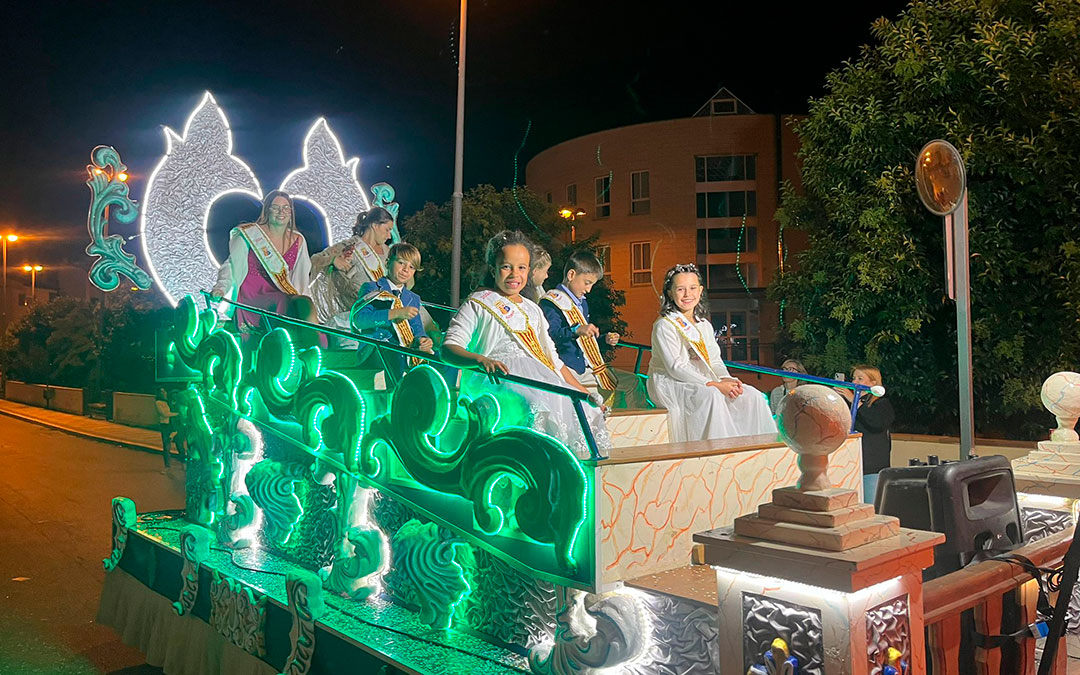 Desfile de carrozas en Alcorisa./ María Andreu