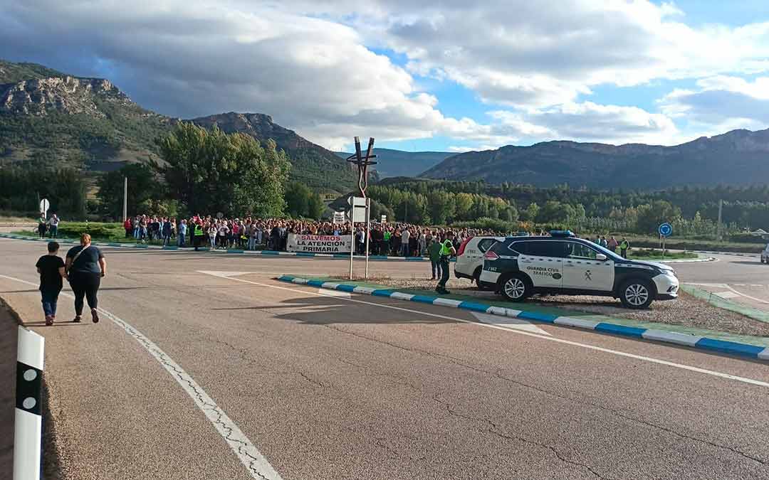 Corte de la rotonda de Montalbán por parte de los manifestantes./MAR