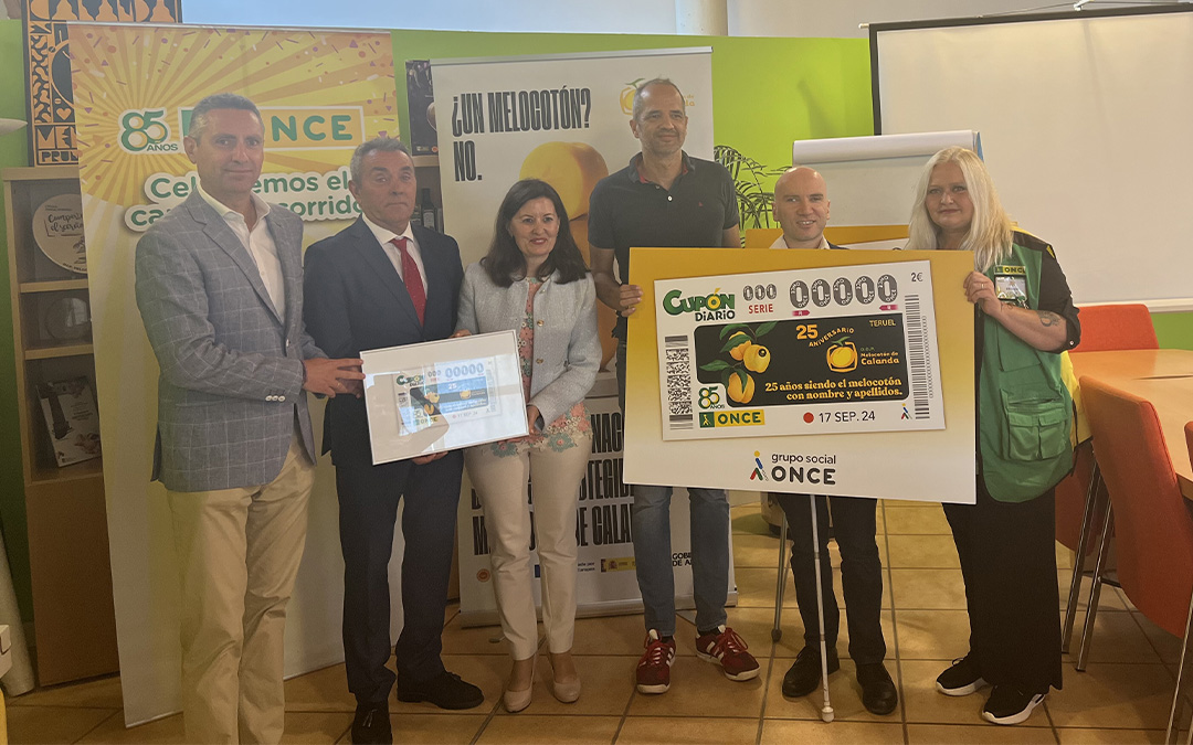 Presentación del cupón de la ONCE del 25º aniversario del Melocotón de Calanda en la sede de la D.O.P. en Alcañiz este miércoles./ C.R.D.O. Melocotón de Calanda