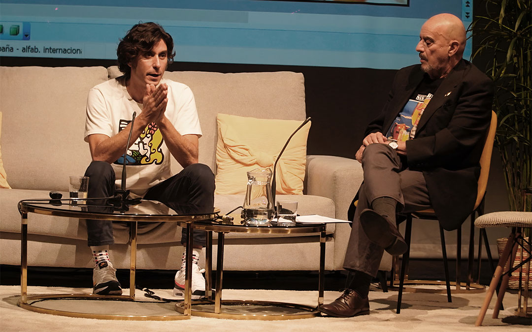 David Remartínez 'Remartini' (periodista gastronómico y escritor) y Miguel Almodóvar (periodista gastronómico, sociólogo y escritor) en el Curso de Periodismo de Alcañiz./ La COMARCA