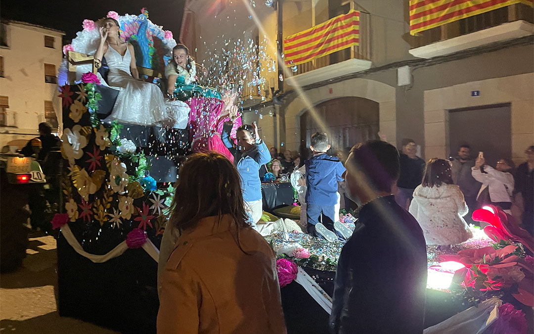 Desfile de carrozas Valjunquera 2024./ S.F.