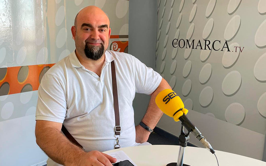 Fran Sancho, técnico de Acelerapyme en los estudios de Radio La Comarca./ La COMARCA