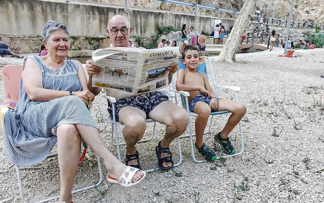 Fotografía de José Manuel Alcaine, de Albalate del Arzobispo, en los Baños de Ariño. Se ha llevado un televisor Smart de 32 pulgadas por participar en el concurso ‘Comparte tu Verano’. / lL.C