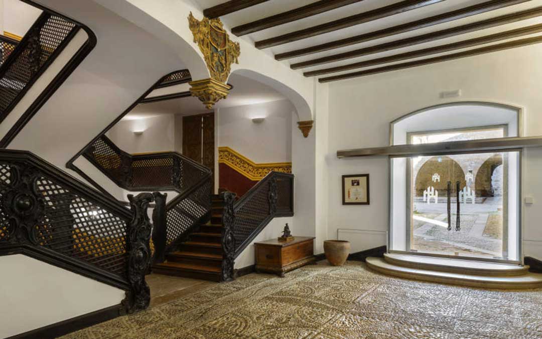 Entrada del Palacio Matutano Daudén, del siglo XVIII, hoy integrado como Hospedería de Aragón / DGA