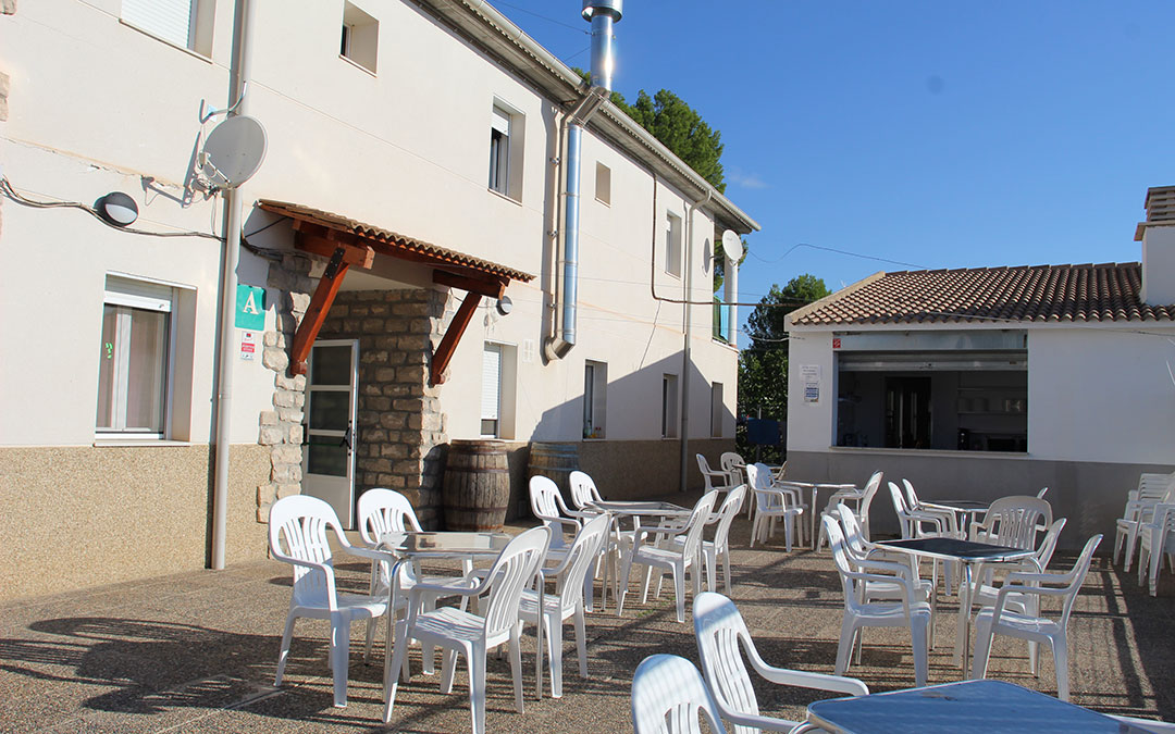 La terraza del albergue de Jatiel, uno de sus grandes reclamos. / B. Severino