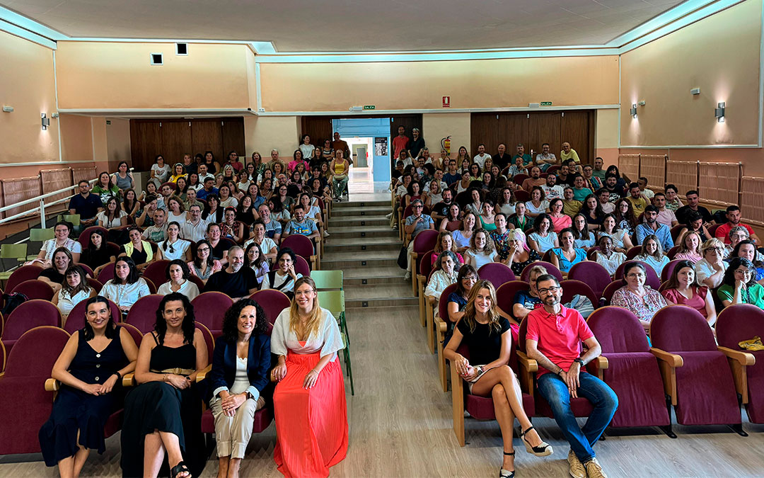 Acogida de todos los equipos docentes de los centros educativos de Caspe./ Indalecio Ruiz