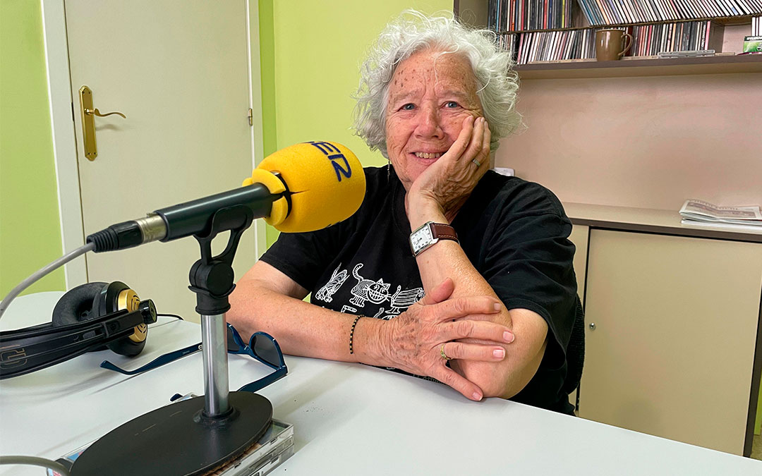 Merche Caballud en Radio Caspe./ S.F.