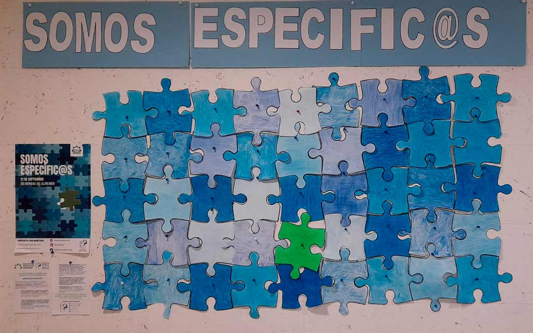 Mural con el lema de las jornadas de este año creado por los usuarios de la Asociación Alzheimer Bajo Aragón./AFEDABA Los Calatravos