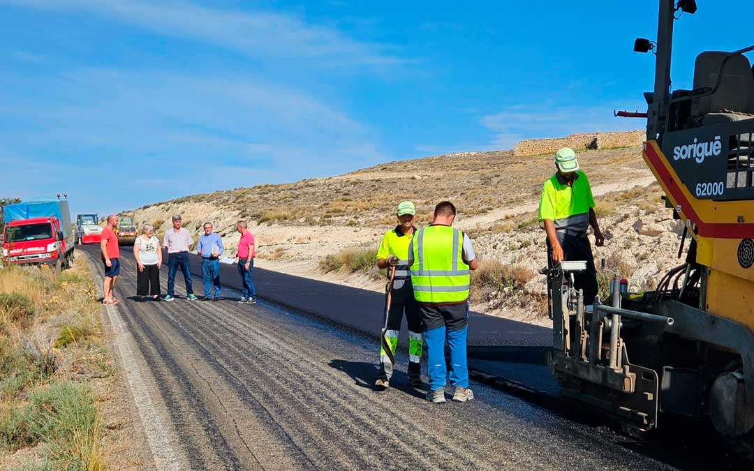 Visita a las obras en Orrios con el presidente de la DPT, Joaquín Juste, y representantes del Ayuntamiento./ DPT