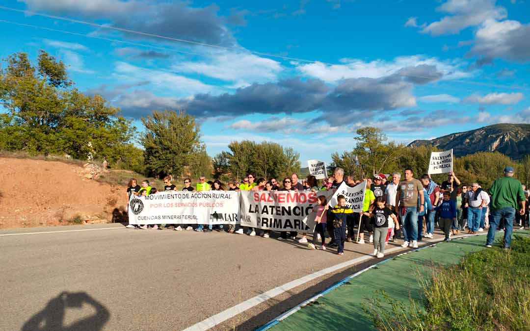 Concentración con presencia de vecinos y representantes políticos./MAR