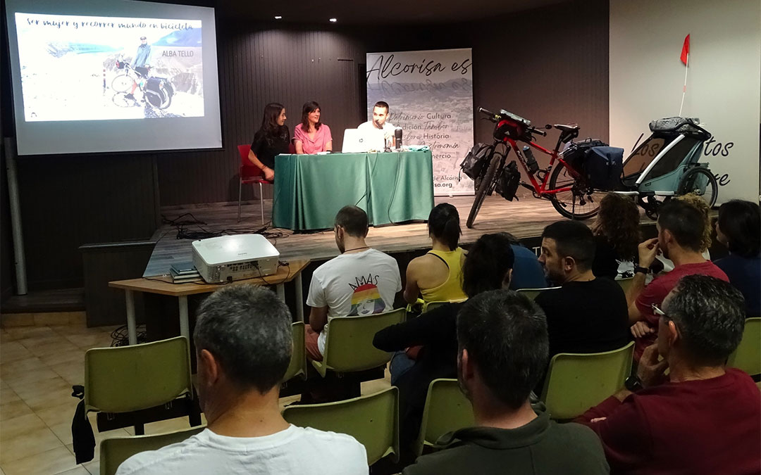 Alba Tello, ciclista, montañera, ambientóloga y madre, dio a conocer sus grandes experiencias a través del deporte./ Ayuntamiento de Alcorisa
