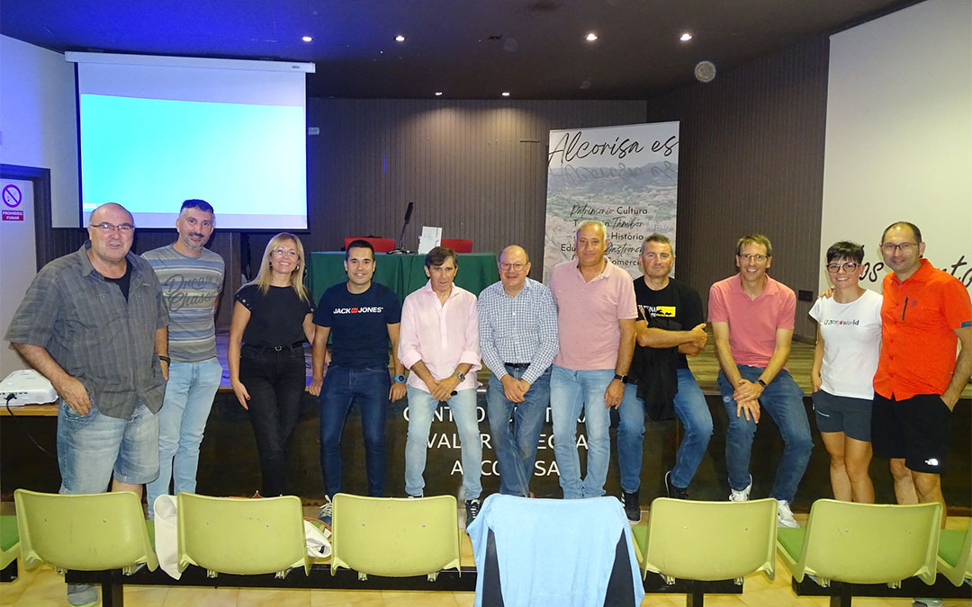 El ciclo de charlas lo cerró el jilocano Carlos Sanz, quien con su historia personal tras superar cuatro trasplantes de hígado y continuar compitiendo en diferentes modalidades deportivas, demostró una gran capacidad de superación./ Ayuntamiento de Alcorisa