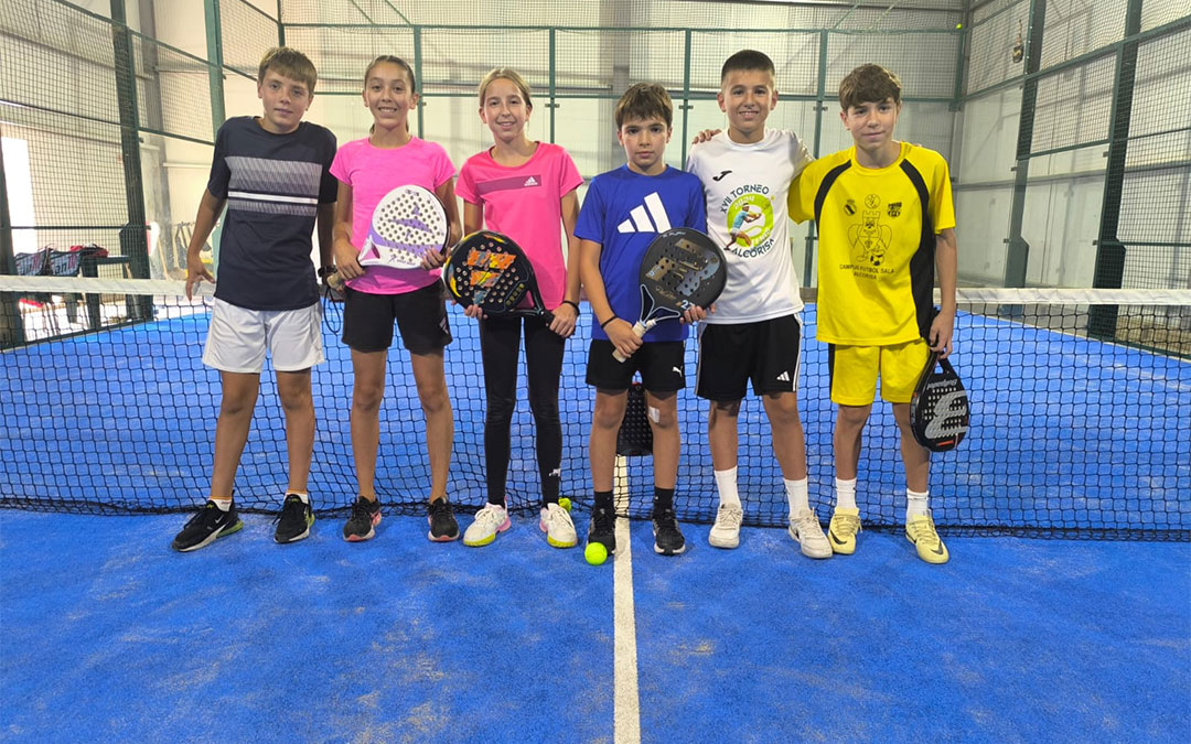 A lo largo de la Semana Deportiva se desarrolló un torneo de 6 raquetas (bádminton, frontenis, pádel, squash, tenis y tenis de mesa) que va ganando aceptación año tras año./ Ayuntamiento de Alcorisa