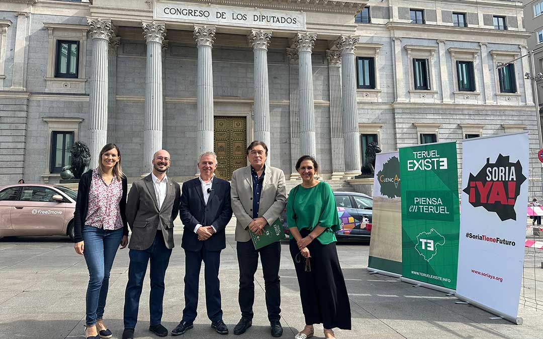 Teruel Existe acude a Madrid junto con Cuenca Ahora y Soria ¡YA! para denunciar que se comparen sus ayudas al funcionamiento con la financiación que se negocia para Cataluña./ TE