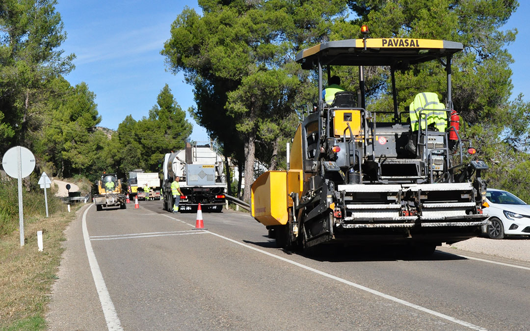 Los trabajos de mejora en la A-231 se iniciaron este lunes en el flanco Este del casco urbano de Valderrobres./ J.L.