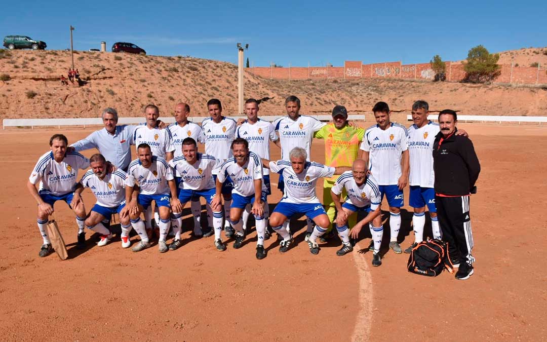 Foto de familia de los veteranos del Real Zaragoza../ Q.M.